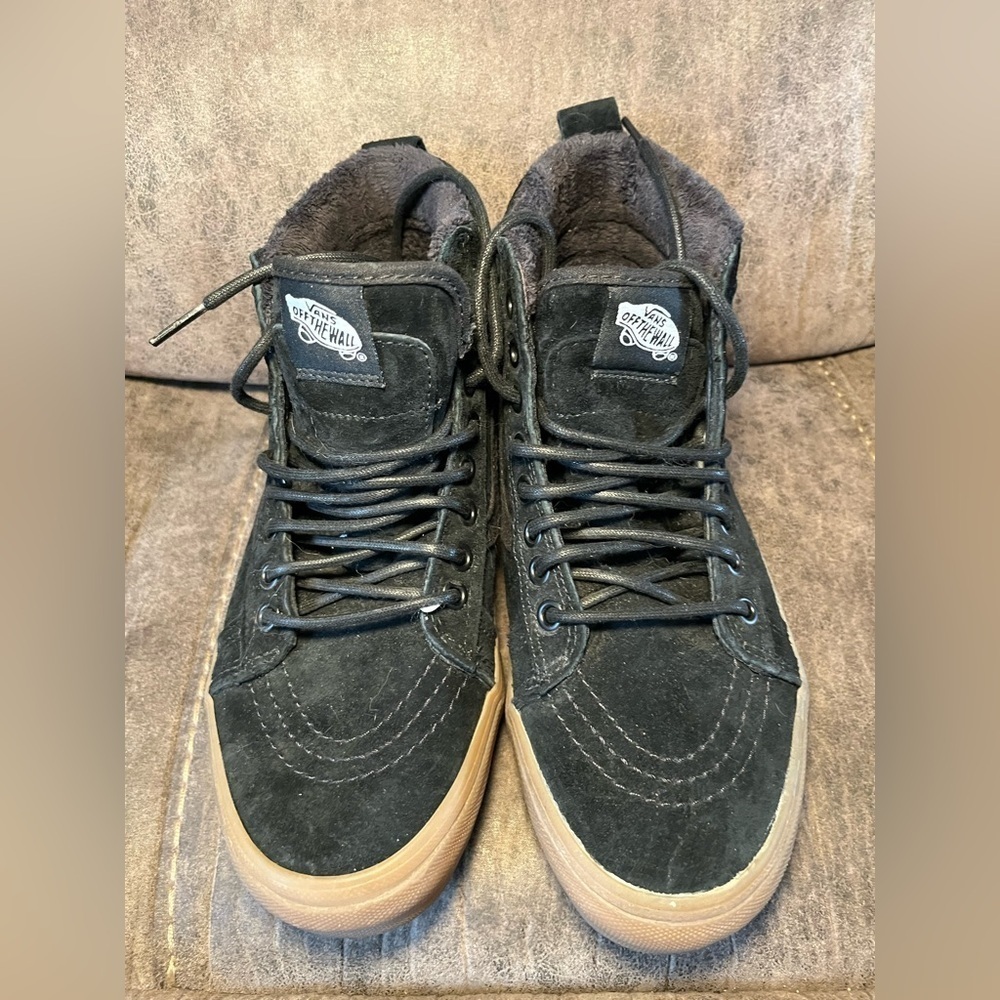 Men’s Vans Sk8-Hi MTE Black & Gum Suede Shoes - Picture 3 of 8